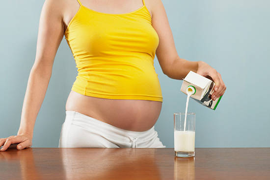 孕妇喝牛奶补钙