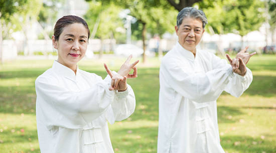 老年人练太极拳健身