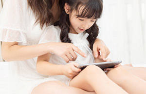 小孩多大可以开始使用平板等电子产品及注意事项