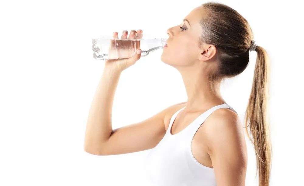 尿酸高多喝水