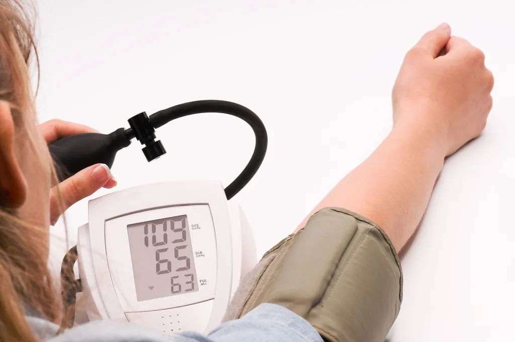 每日定时监测血压