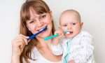 给小宝宝刷牙需要用牙膏吗？怎样正确刷牙？