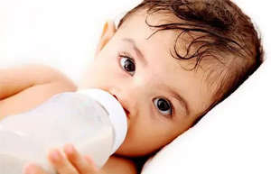 奶瓶喂养对宝宝有哪些潜在影响