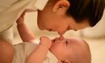 喂奶时宝宝咬乳头的常见原因及解决办法