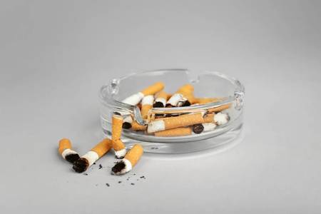 长期抽烟容易诱发食管癌
