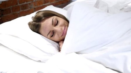 睡眠质量好减少皱纹的产生