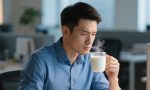 牛奶是早上喝还是晚上喝比较好